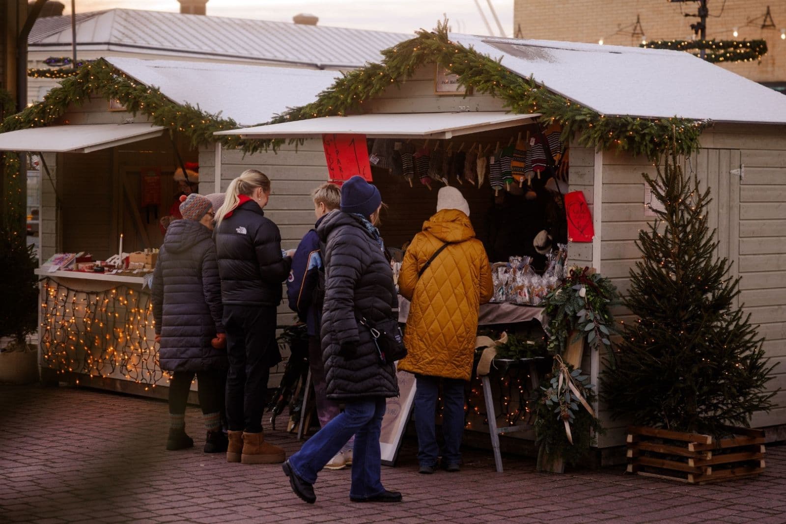 Visitors browsing the snow-covered stalls at Rauma Christmas Market